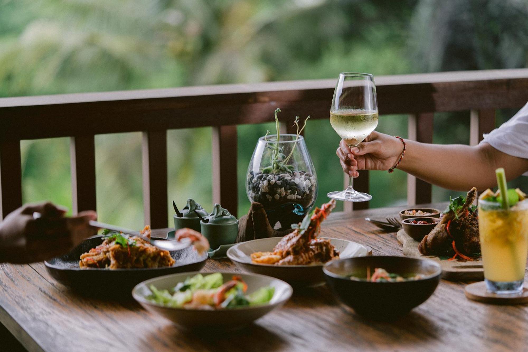 Wapa Di Ume Sidemen Ξενοδοχείο Εξωτερικό φωτογραφία A selection of dishes at the restaurant