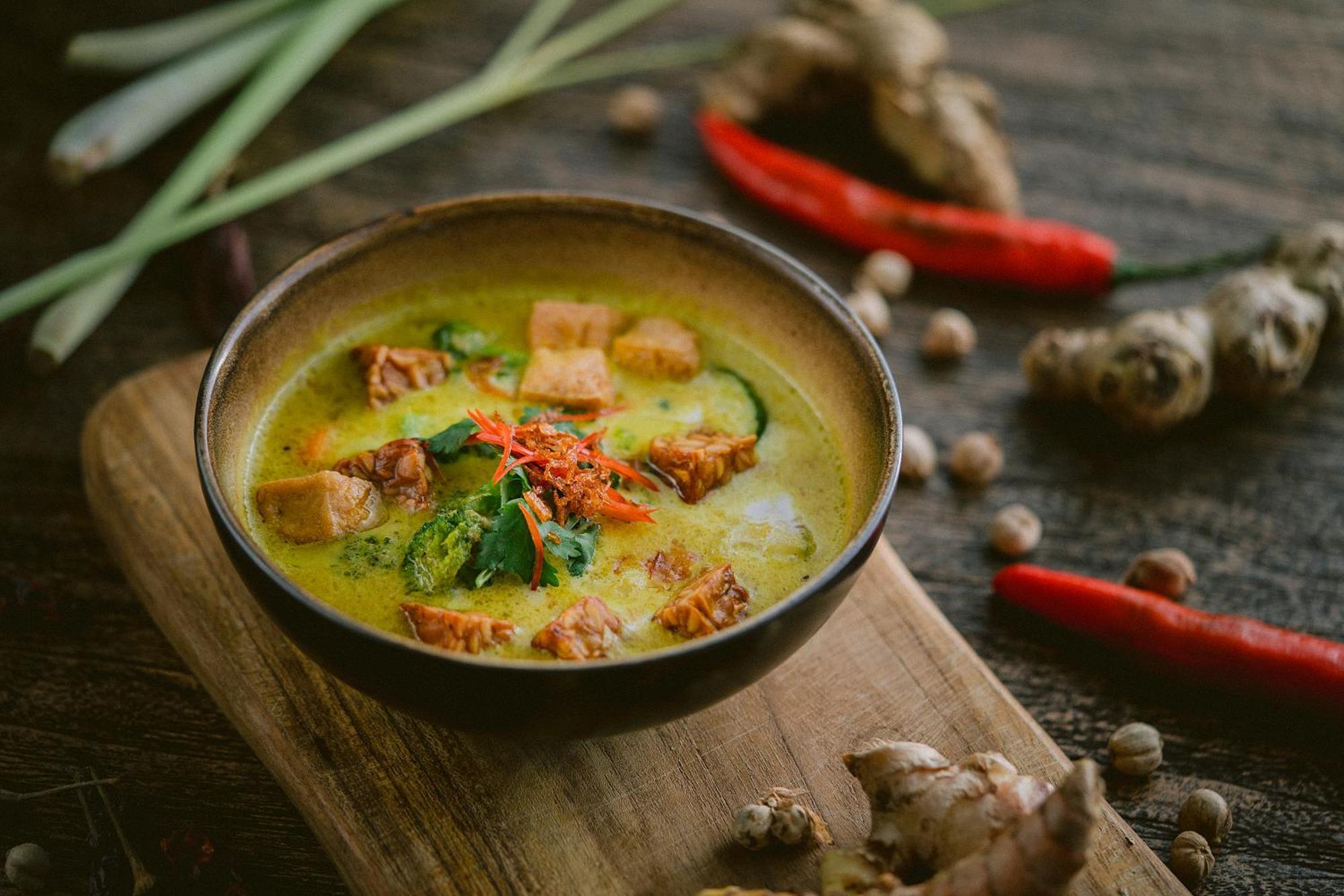 Wapa Di Ume Sidemen Ξενοδοχείο Εξωτερικό φωτογραφία A bowl of Thai green curry with chicken